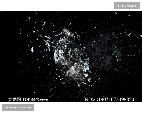 武汉商场高空玻璃突发爆裂,路人遭遇飞溅碎片!(湖北武汉高空玻璃) 武汉商场高空玻璃突发爆裂,路人遭遇飞溅碎片!(湖北武汉高空玻璃)